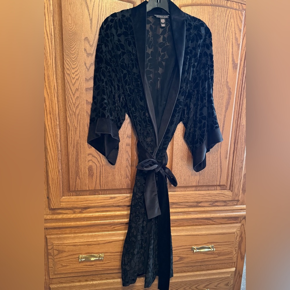 NWOT Victoria’s Secret Black Floral Velvet Burnout Robe